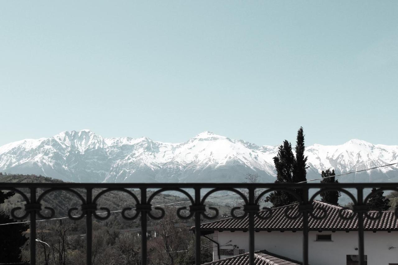 Regenzio Hotel Colledara Exterior photo